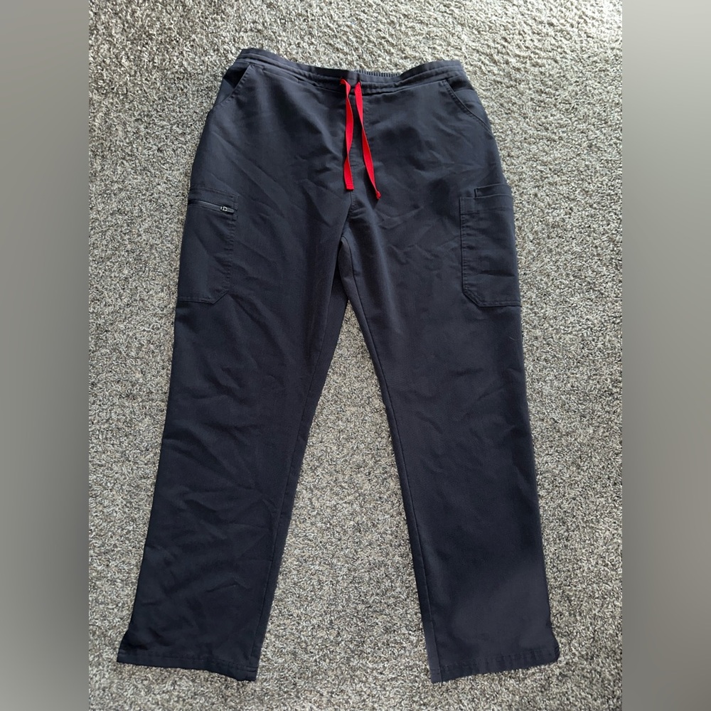 Figs men’s size large scrub set